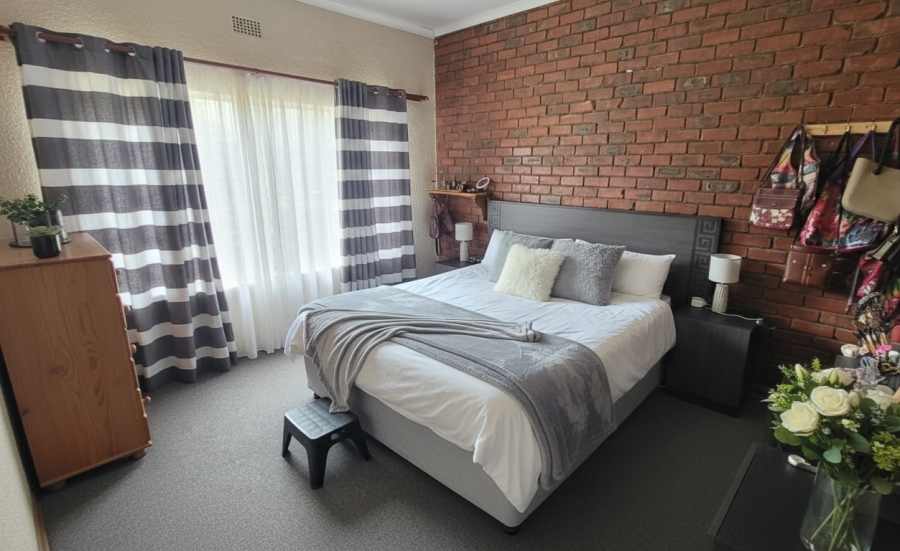 5 Bedroom Property for Sale in Doringkruin North West